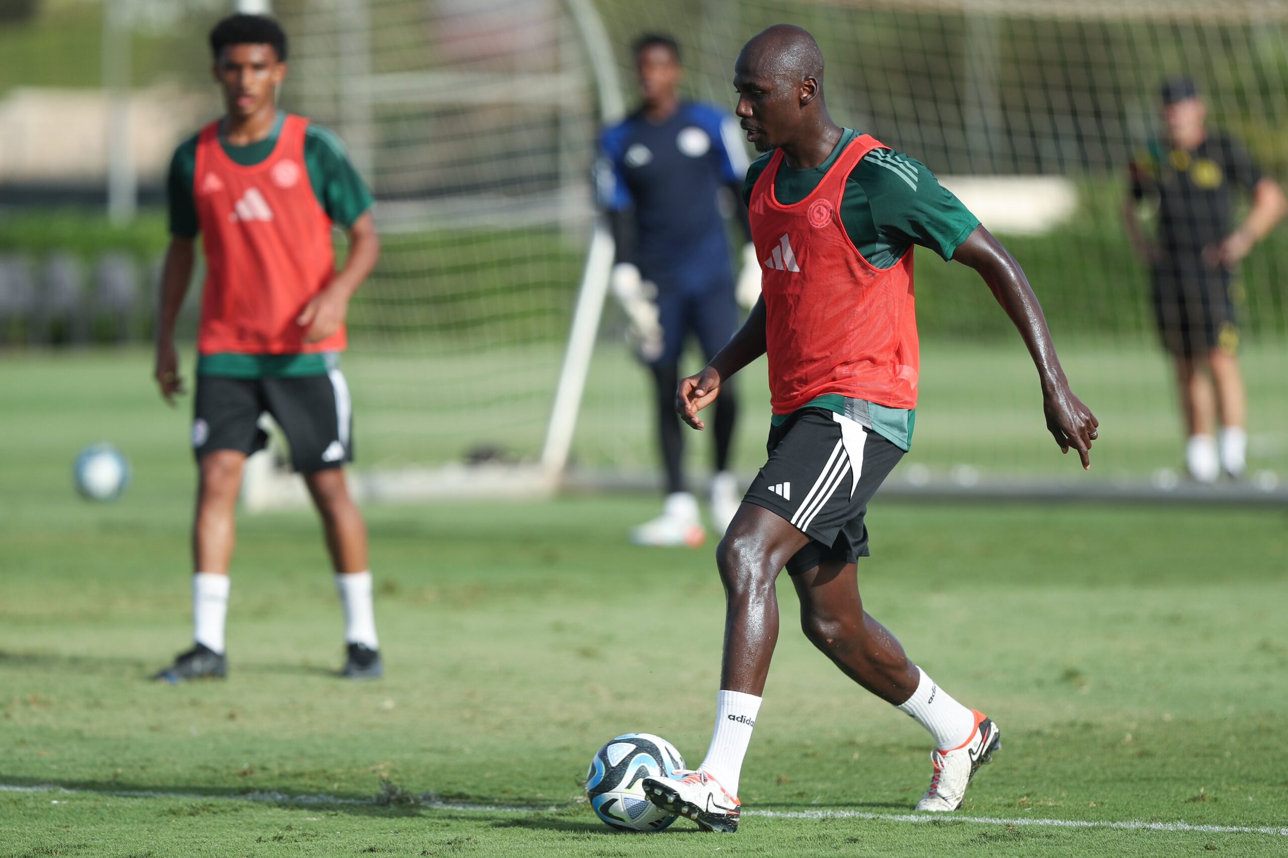 النصر يتحرك لاستعادة عبد الله مادو من الاتفاق